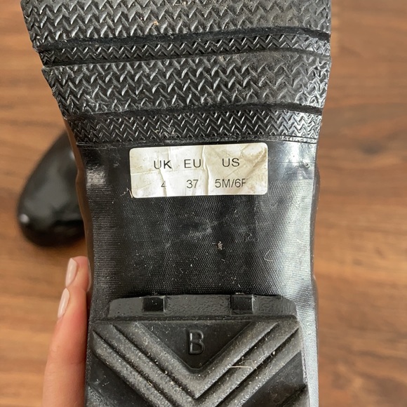 Women’s Black Tall Hunter Rainboots - Picture 5 of 6